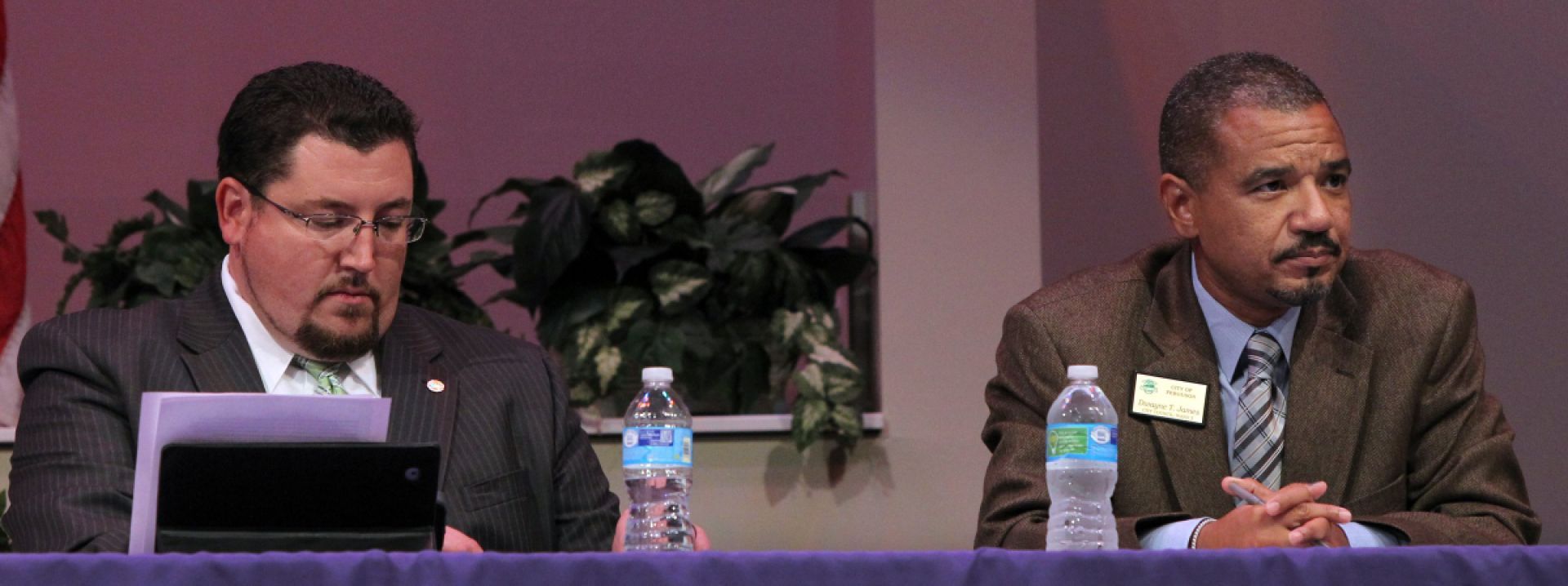 Ferguson holds first city council meeting since Michael Brown shooting